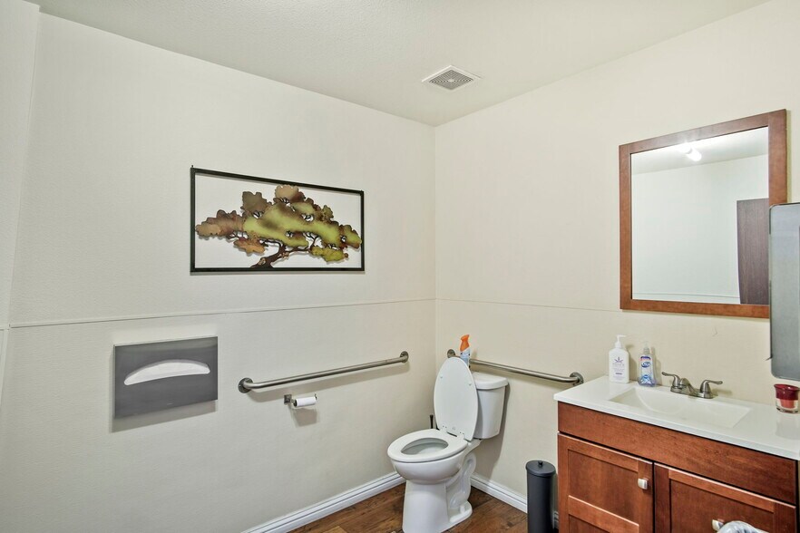 More Photos Of 2262 Maryann Dr, Turlock Manufacturing For Sale