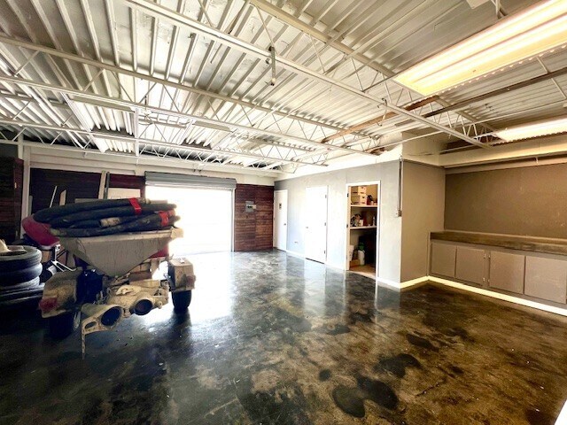 More Photos Of 2231-2235 Bruner Ln, Fort Myers Distribution For Sale