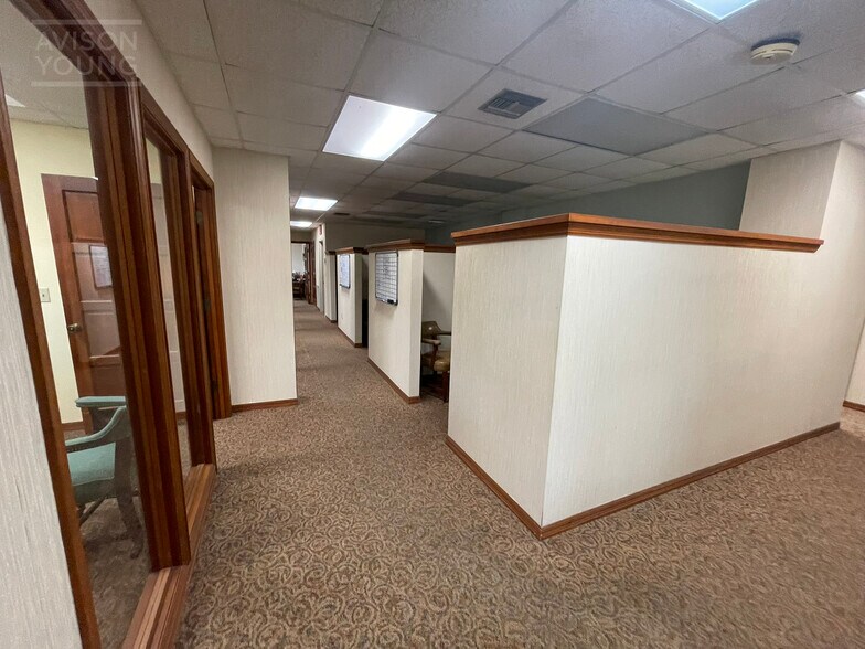 More Photos Of 2315 Curry Ford Rd, Orlando Office For Lease