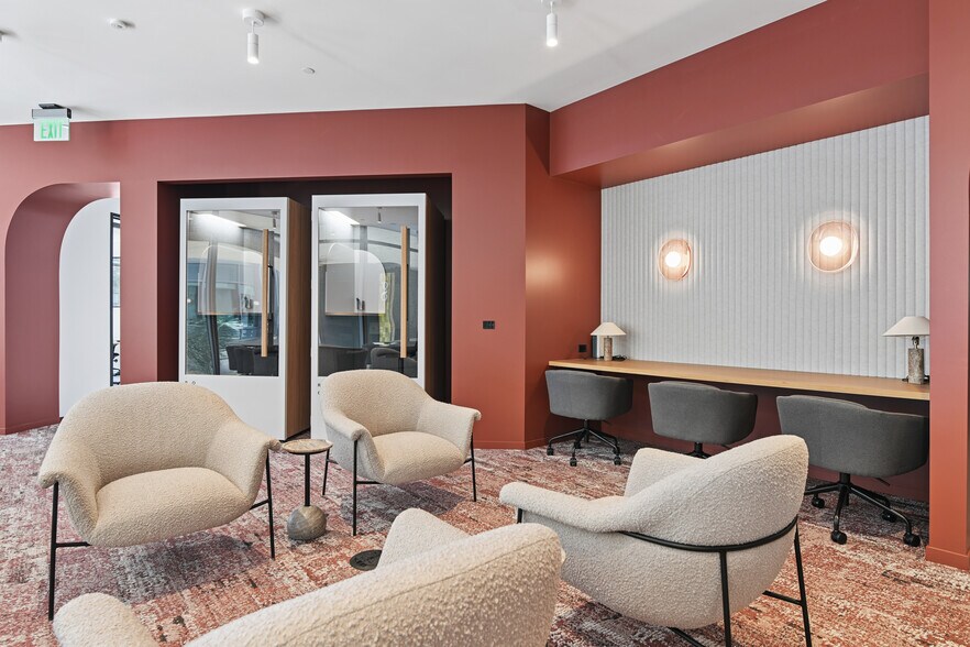 More Photos Of 15301 Ventura Blvd, Sherman Oaks Coworking Space
