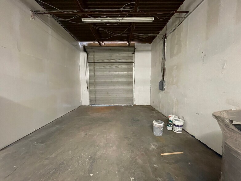 More Photos Of 1401 Royal Pky, Euless Warehouse For Lease