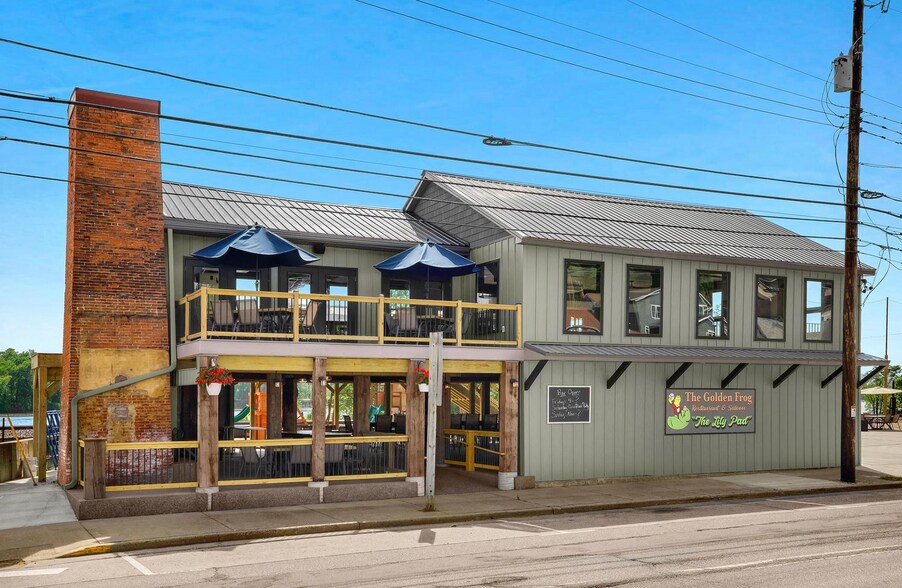 Primary Photo Of 115 N Shore Dr, Fountain City Restaurant For Sale