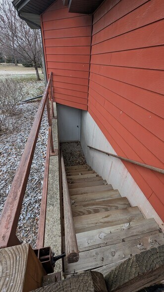 More Photos Of 1276 W Winneconne Ave, Neenah Storefront For Sale