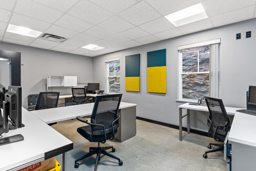 More Photos Of 380 Us Route 1, Falmouth Office Residential For Lease