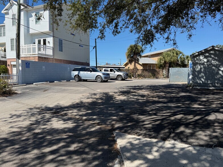More Photos Of 2702 W Kennedy Blvd, Tampa Restaurant For Sale