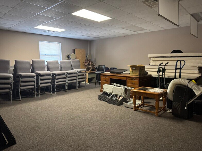 More Photos Of 2045 SE Green Oaks Blvd, Arlington Religious Facility For Lease