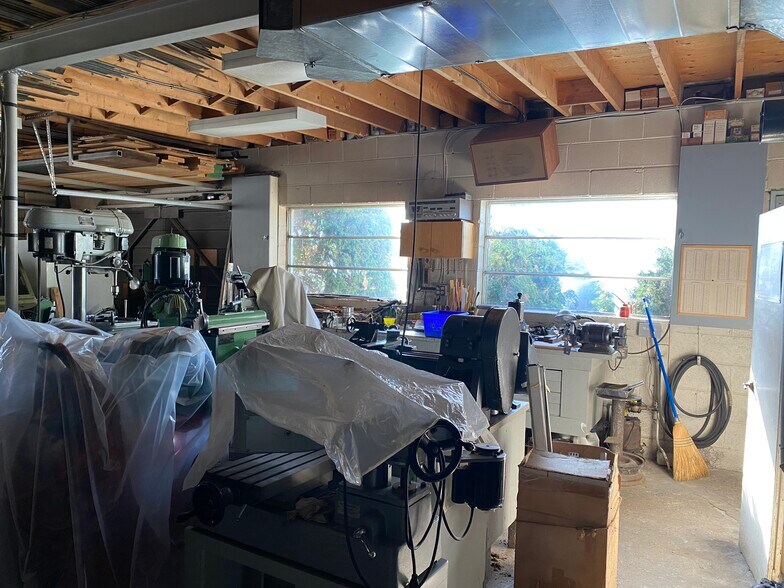 More Photos Of 915A Weston Rd, Toronto Freestanding For Sale