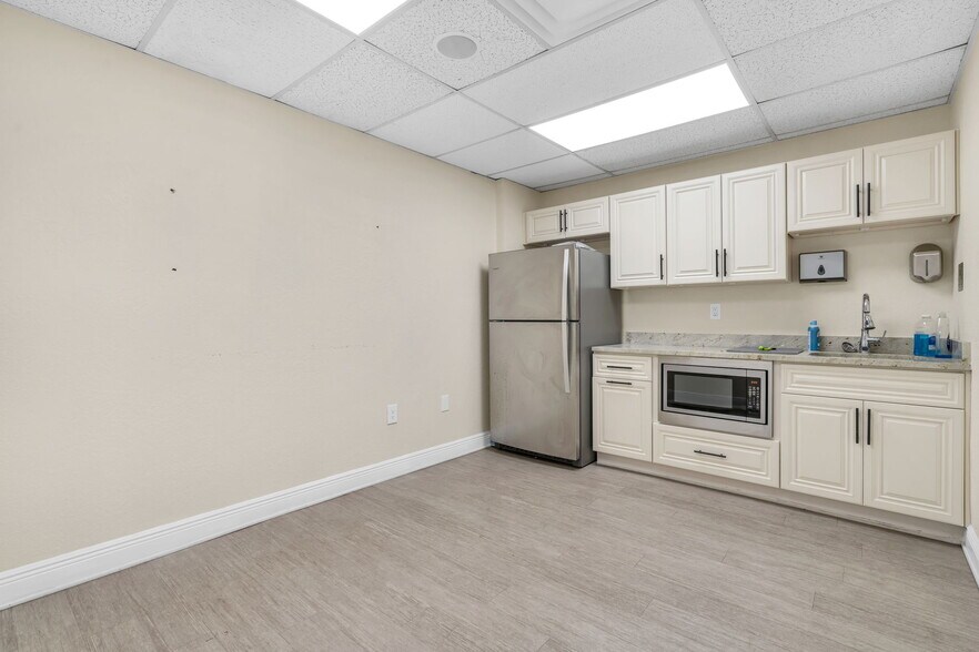 More Photos Of 4109 Armenia Ave, Tampa Medical For Sale