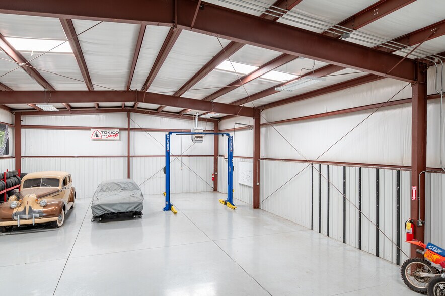 More Photos Of 70 N Gwinnett St, Buford Showroom For Sale