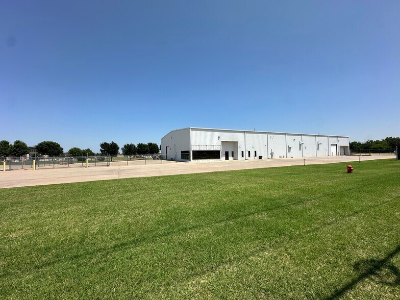More Photos Of 4800 S Council Rd, Oklahoma City Warehouse For Lease