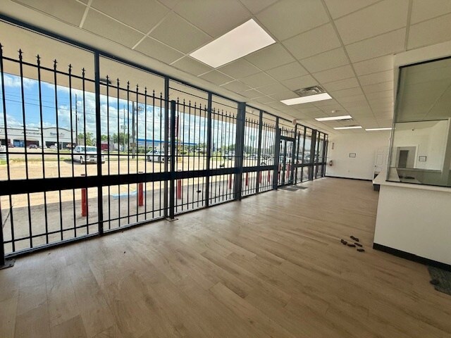 More Photos Of 12971 Westheimer Rd, Houston Freestanding For Lease