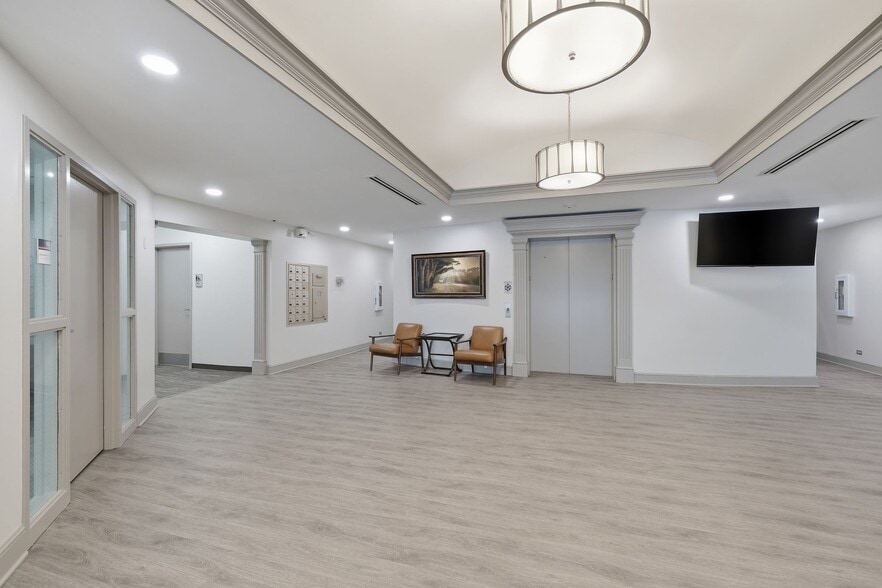 More Photos Of 150 W Half Day Rd, Buffalo Grove Medical For Lease
