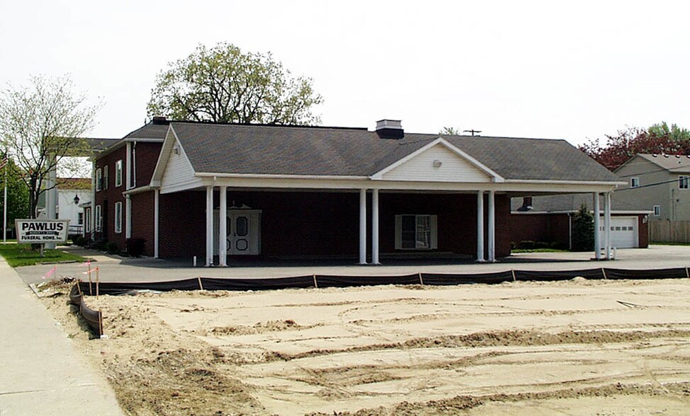 More Photos Of 209 N Main St, Belleville Medical For Sale