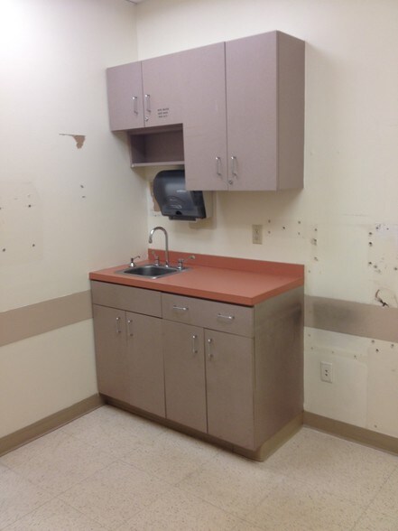 More Photos Of 941 Burke Ave, Bronx Office For Sale