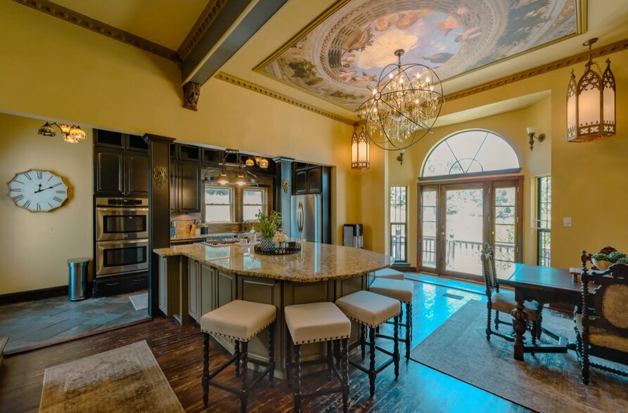 More Photos Of 310 Ball Park Loop, Denison Hospitality For Sale