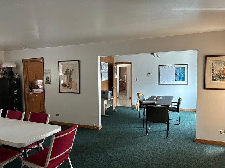 More Photos Of 1106-1110 Madison St, Oak Park Specialty For Sale