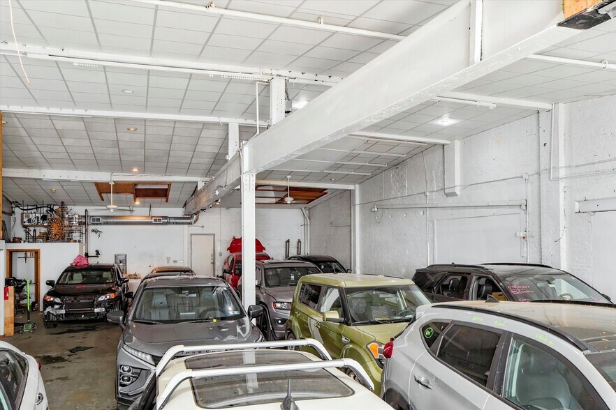 More Photos Of 1400-1414 S Darien St, Philadelphia Auto Repair For Sale