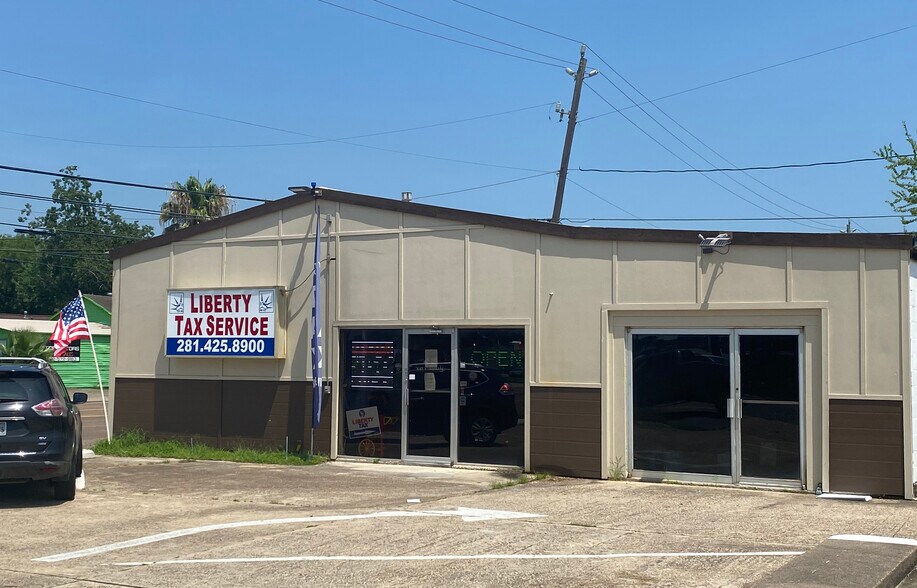 More Photos Of 2200 Garth Rd, Baytown Freestanding For Lease