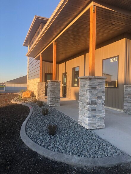 More Photos Of 3253 42nd St S, Fargo Office For Lease