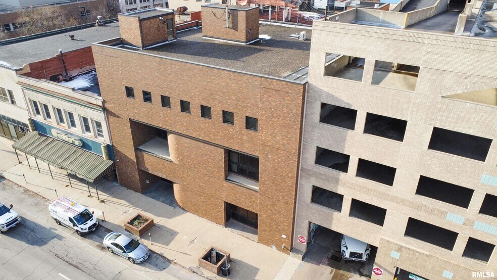 More Photos Of 113 SW Adams St, Peoria Office For Sale
