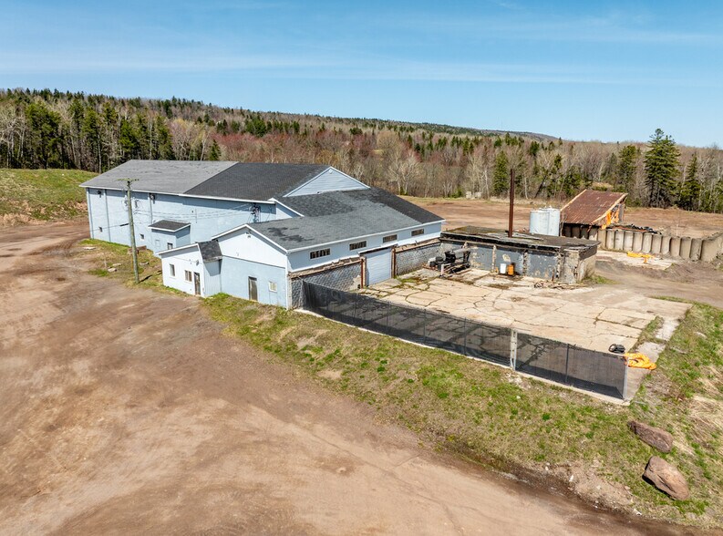 More Photos Of 815 Gorge Rd, Moncton Manufacturing For Sale