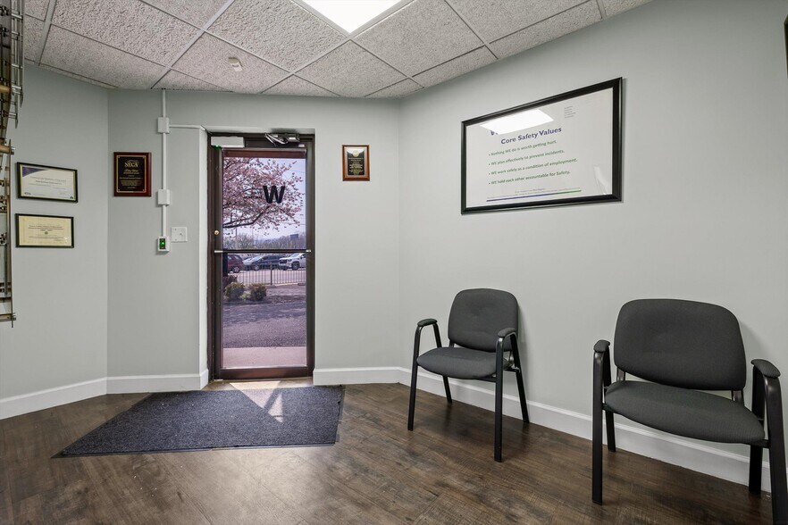 More Photos Of 1801 E 23rd St, Chattanooga Light Distribution For Lease