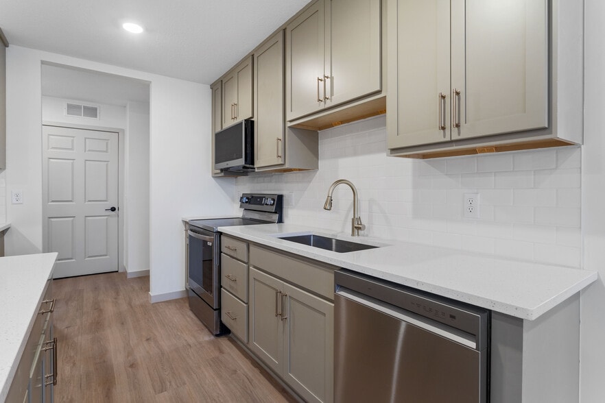 More Photos Of 814 6th St SE, Minneapolis Apartments For Sale