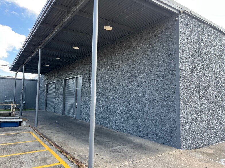 More Photos Of 601 Shepherd Dr, Garland Warehouse For Sale