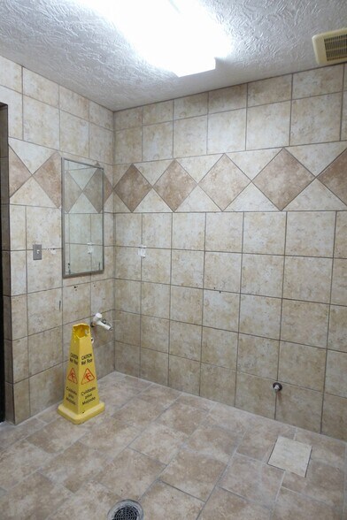 More Photos Of 6280 Highway 281, Three Rivers Fast Food For Sale