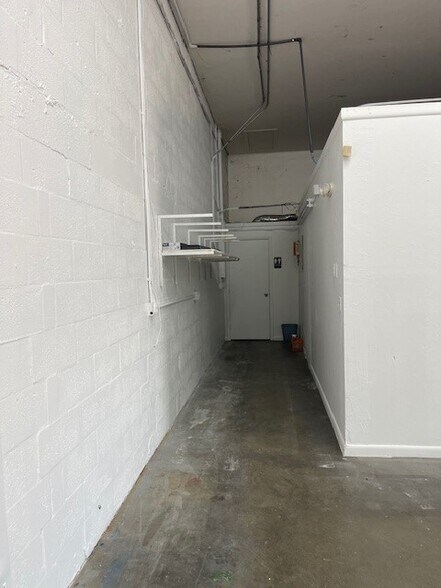 More Photos Of 1030 SE 12th Ct, Cape Coral Warehouse For Sale