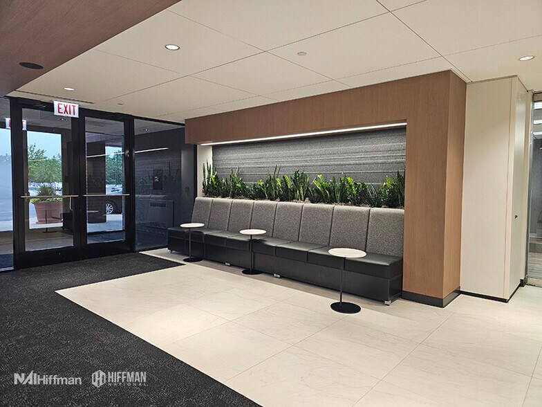 More Photos Of 720 E Butterfield Rd, Lombard Business Park For Lease