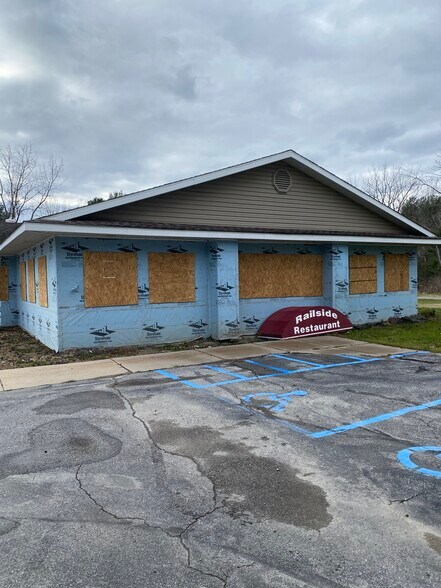 More Photos Of 201 W Saginaw Rd, Sanford Freestanding For Sale