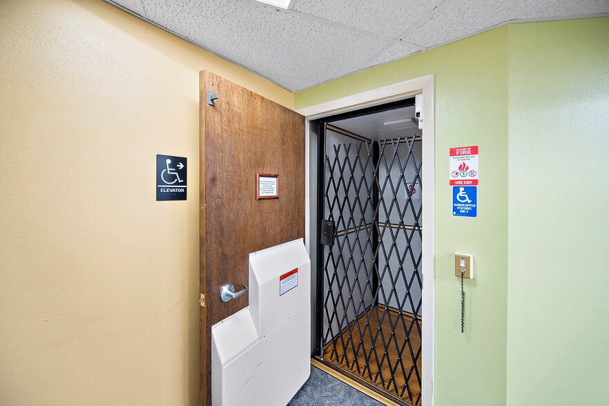 More Photos Of 820 N 30th St, Colorado Springs Religious Facility For Sale