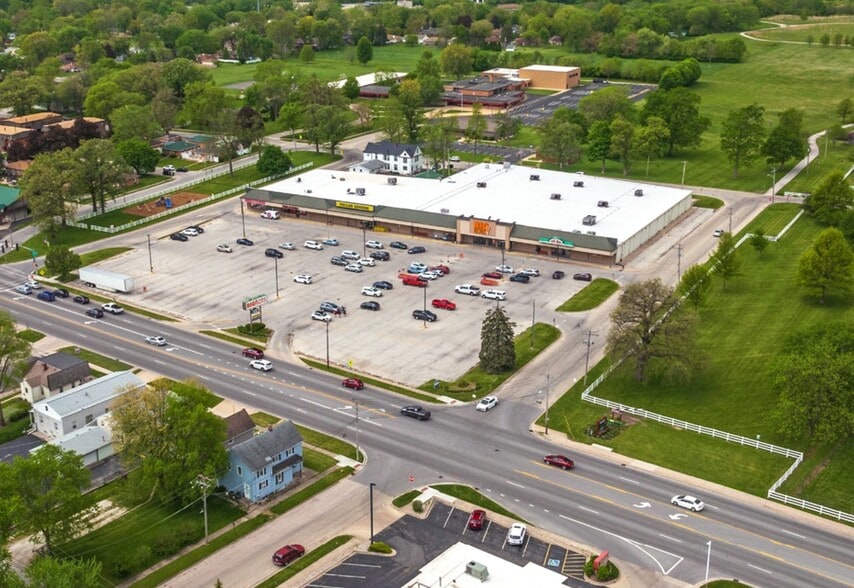 More Photos Of 185 N Kennedy Dr, Bradley Storefront For Lease