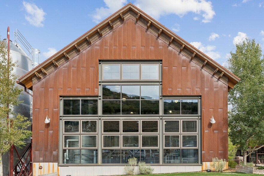 More Photos Of 27649 Old Lincoln Highway, Wanship Freestanding For Sale