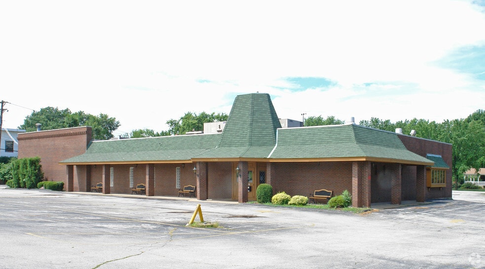 More Photos Of 4409 Woodson Rd, Saint Louis Restaurant For Sale