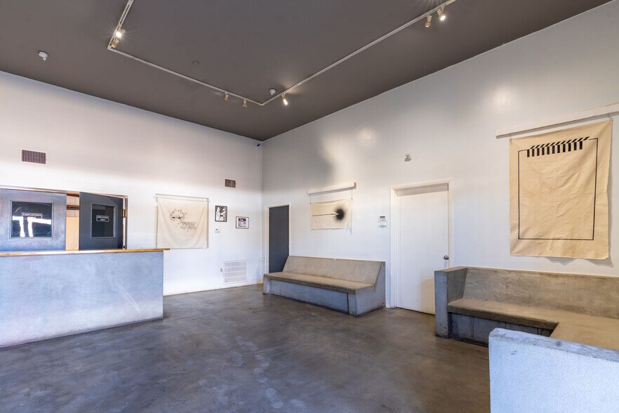 More Photos Of 601 W San Antonio St, Marfa Showroom For Sale