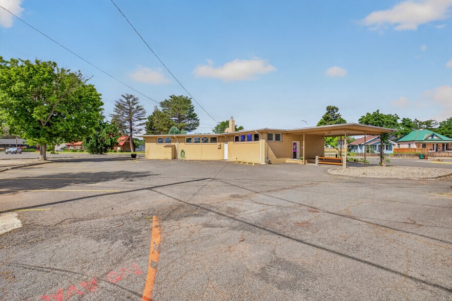 More Photos Of 619 Diagonal St, Clarkston Medical For Sale