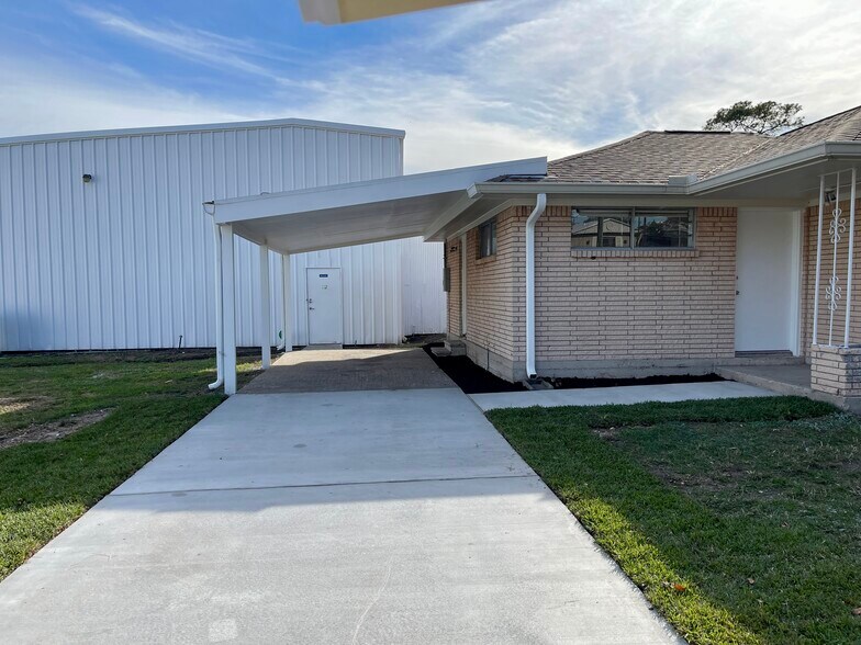 More Photos Of 14236 Gainesville St, Houston Warehouse For Lease