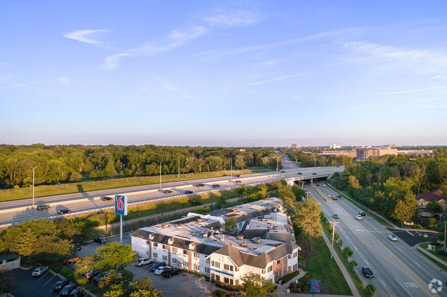 More Photos Of 1535 W Milwaukee Ave, Glenview Hotel For Sale