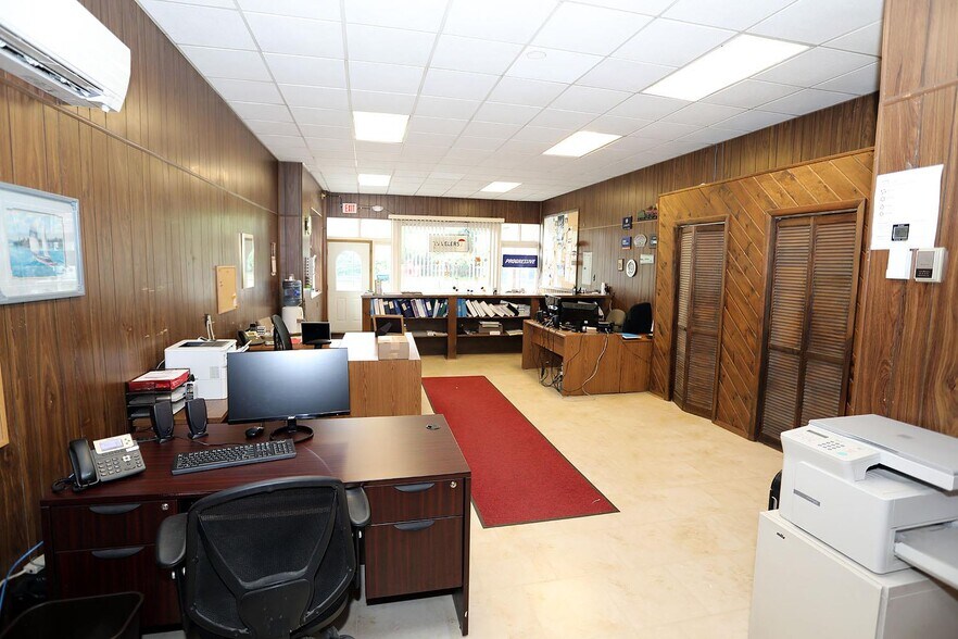 More Photos Of 5013 New York 52, Jeffersonville Auto Repair For Sale