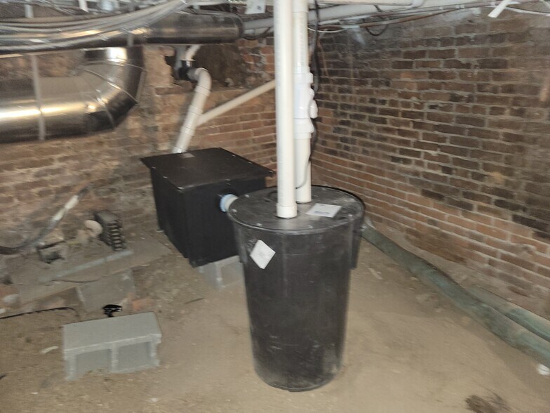 More Photos Of 90 E Jefferson St, Franklin Specialty For Lease