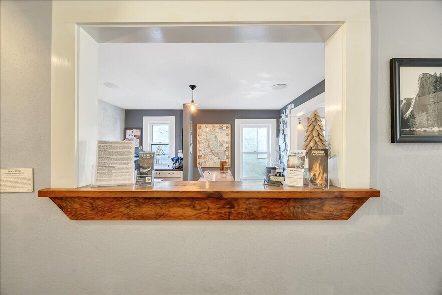 More Photos Of 18736 Main St, Groveland Hotel For Sale