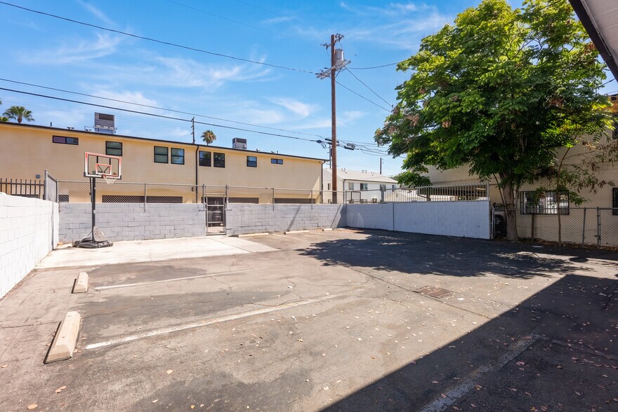 More Photos Of 11425 Tiara St, North Hollywood Multifamily For Sale