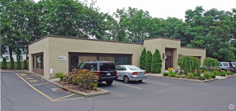 More Photos Of 189 Main Rd, Riverhead Medical For Lease