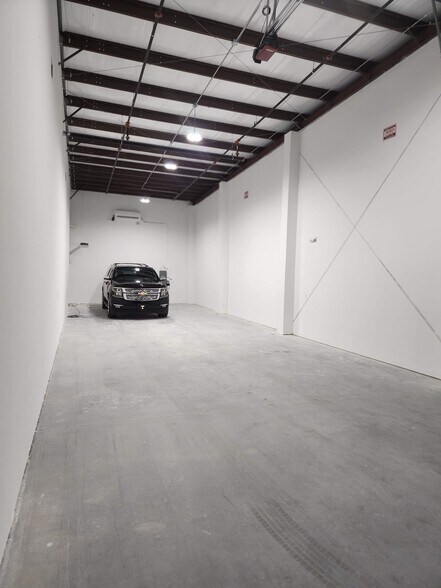 More Photos Of 16291 Innovation Lane, Fort Myers Self Storage For Sale