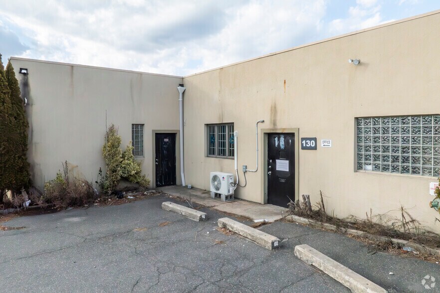 More Photos Of 130 Marine St, Farmingdale Warehouse For Sale