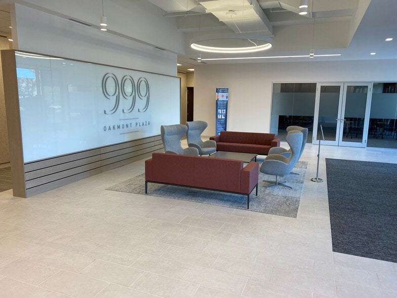More Photos Of 999 Oakmont Plaza Dr, Westmont Office For Lease