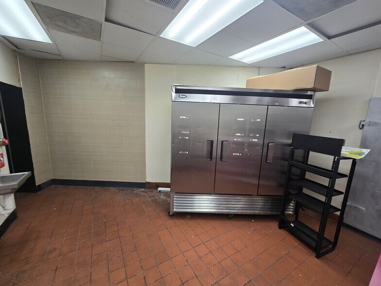 More Photos Of 25 S State St, Lindon Restaurant For Lease