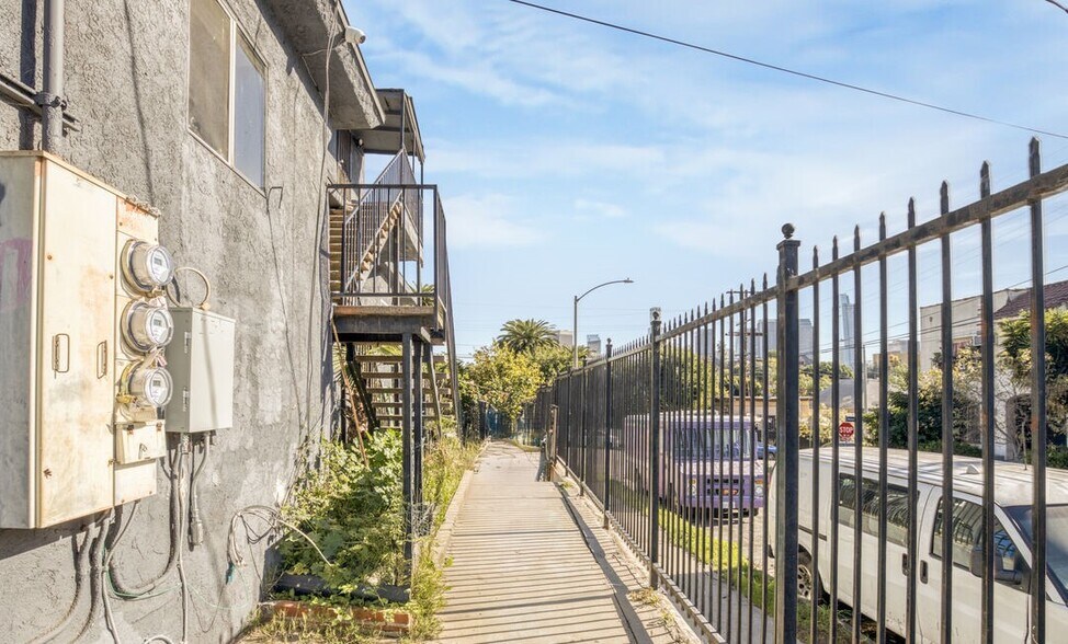 More Photos Of 275 S Union Ave, Los Angeles Apartments For Sale